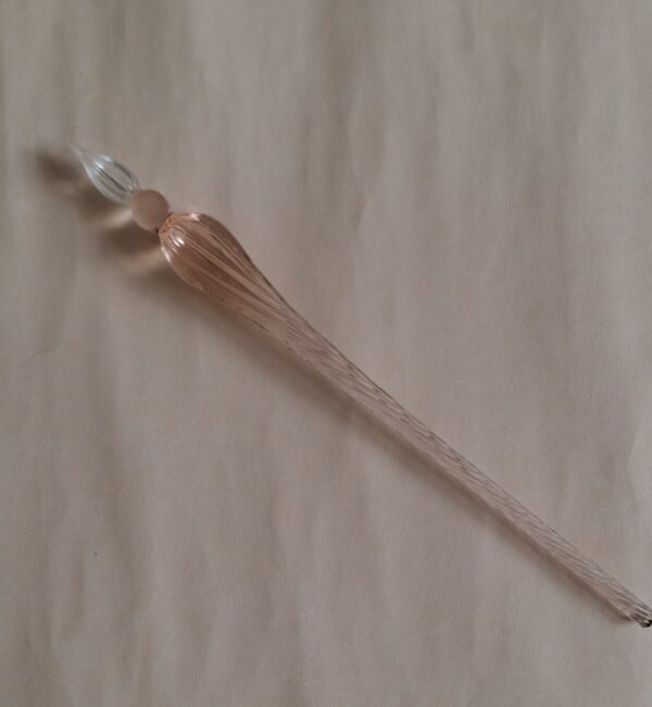 Pluma de cristal rosa